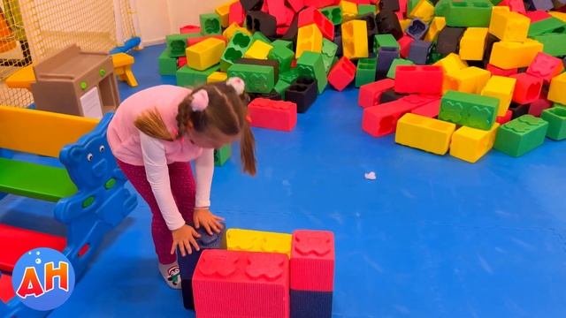 Мэджик Миксис приехала на детскую площадку с Анной Хайрией #меджикмиксис #magicmixies смотреть онлайн