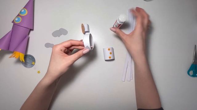 Поделка "Космонавт с ракетой" смотреть онлайн