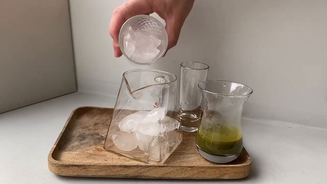 Холодный матча или маття латте. Cold matcha latte. смотреть онлайн