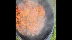 Плов узбекский в казане на костре