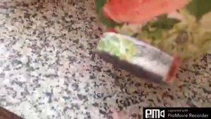 Красивое подвесное кашпо из пластиковой бутылки.