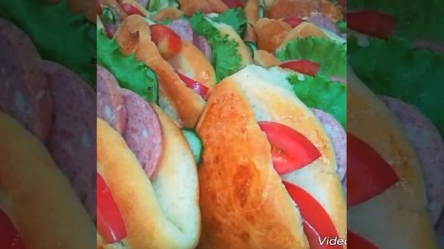 Булочка конверт" с колбасой и помидором" смотреть онлайн