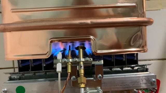 Краткий обзор газовой колонки Иновита Примо 11 - Первый запуск.