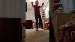 Учим танец под песню "Моя голова винтом". #танец #учим