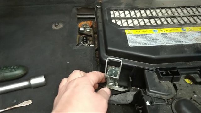 Замена аккумулятора Volkswagen Touareg GP смотреть онлайн