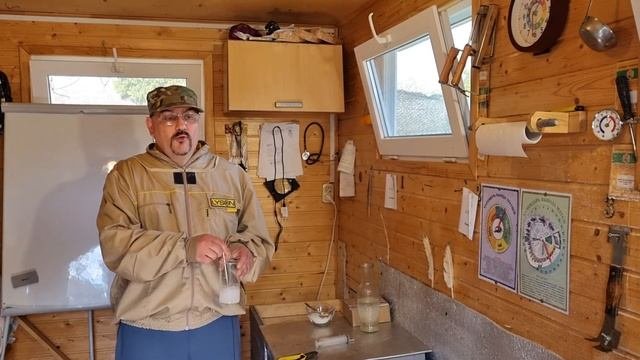 ? Весенняя обработка пчёл щавелевой кислотой с тимолом от варроатоза. Недорого и эффективно ?
