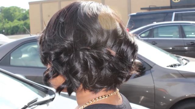 SEW IN CHOPPY BOB BEACH CURLS смотреть онлайн