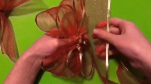 КАК ЗАВЯЗАТЬ КРАСИВЫЙ БАНТ ЗА 2 Минуты / Бант на подарок ?