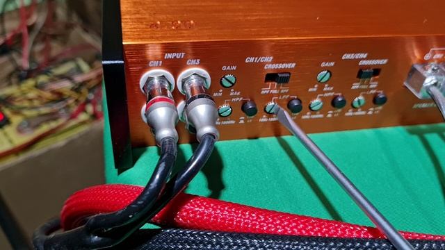 как поканально подключить динамики к усилителю на примере мидбаса и твитера смотреть онлайн