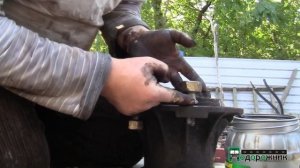 Ремонт ПАЗика: замена колёсных шпилек.