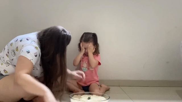 ATIVIDADE PARA CRIANÇAS DE 2 ANOS: trabalhando cores/números/coordenação motora/movimento de pinça. смотреть онлайн