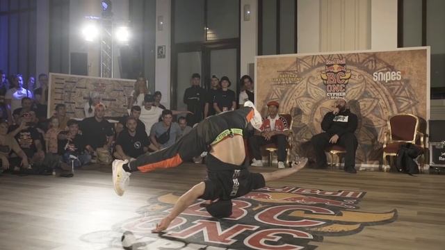 B-Boy Kaku Vs. B-Boy Lil G | Exhibition Battle | Red Bull BC One Cypher Spain 2019