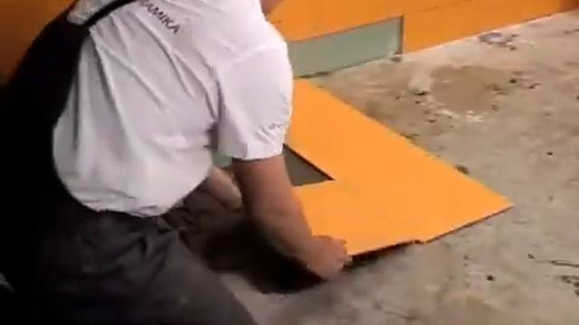 Как класть плитку на пол смотреть онлайн