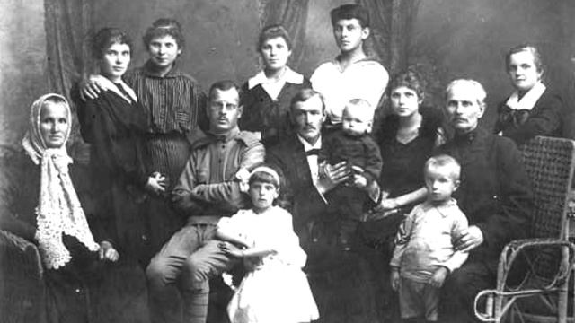 «Конфеты от Барклая». Семейная быль Григория Салтупа с фотографией #семейныйальбом #историясфото