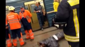 метро "Войковская" на пути упал человек