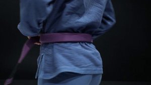 Как завязать пояс?