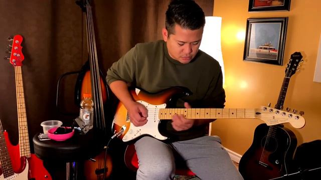 Fender Stratocaster Sunburst смотреть онлайн