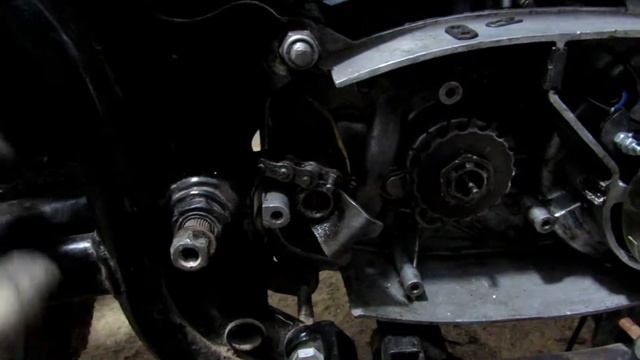 Замена приводной - ходовой цепи и кожуха на JAWA смотреть онлайн