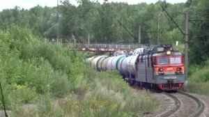 лектровоз ВЛ80с-1059 с грузовым поездом следует по перегону Кстово - Зелецино