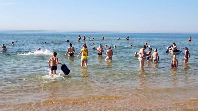 ШОК ОТ ПРОИСХОДЯЩЕГО НА ПЛЯЖЕ - АНОМАЛЬНАЯ ЖАРА в АНАПЕ 3.10.2019 смотреть онлайн