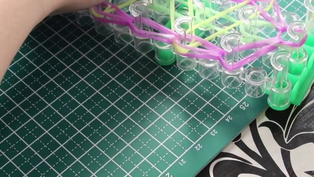 ОЧЕНЬ ПРОСТОЙ Брелок из резинок Rainbow Loom