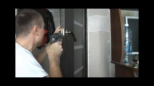 установка замка +в межкомнатную дверь