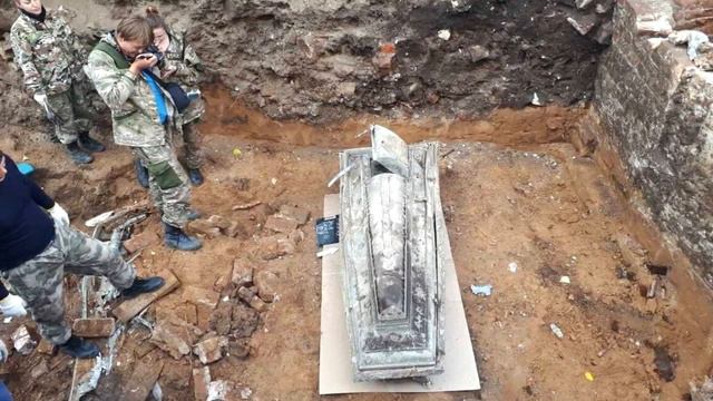 Был найден гроб, которому 800 млн лет Когда его открыли, то все АХНУЛИ! смотреть онлайн