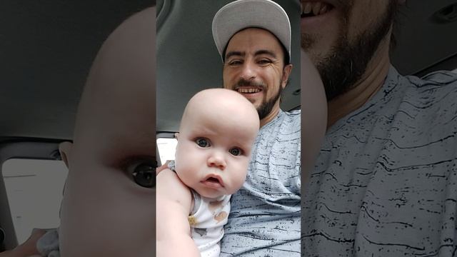 11.08.21 У Роберта прорезался первый зубик!!! смотреть онлайн