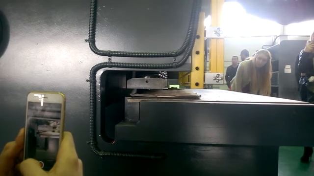 Как работает гильотина НГ25Г смотреть онлайн