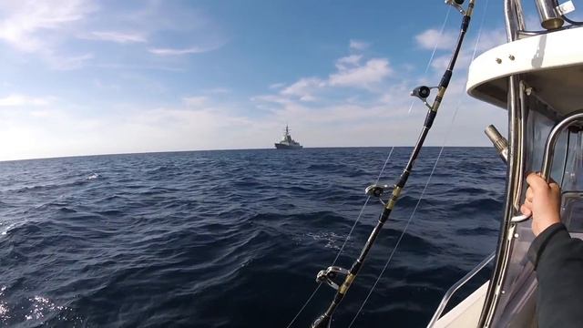 WARSHIP DESTROYER INTERCEPTS FISHING BOAT смотреть онлайн