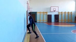 Выпрыгивания одной ногой со скамьи (стула)