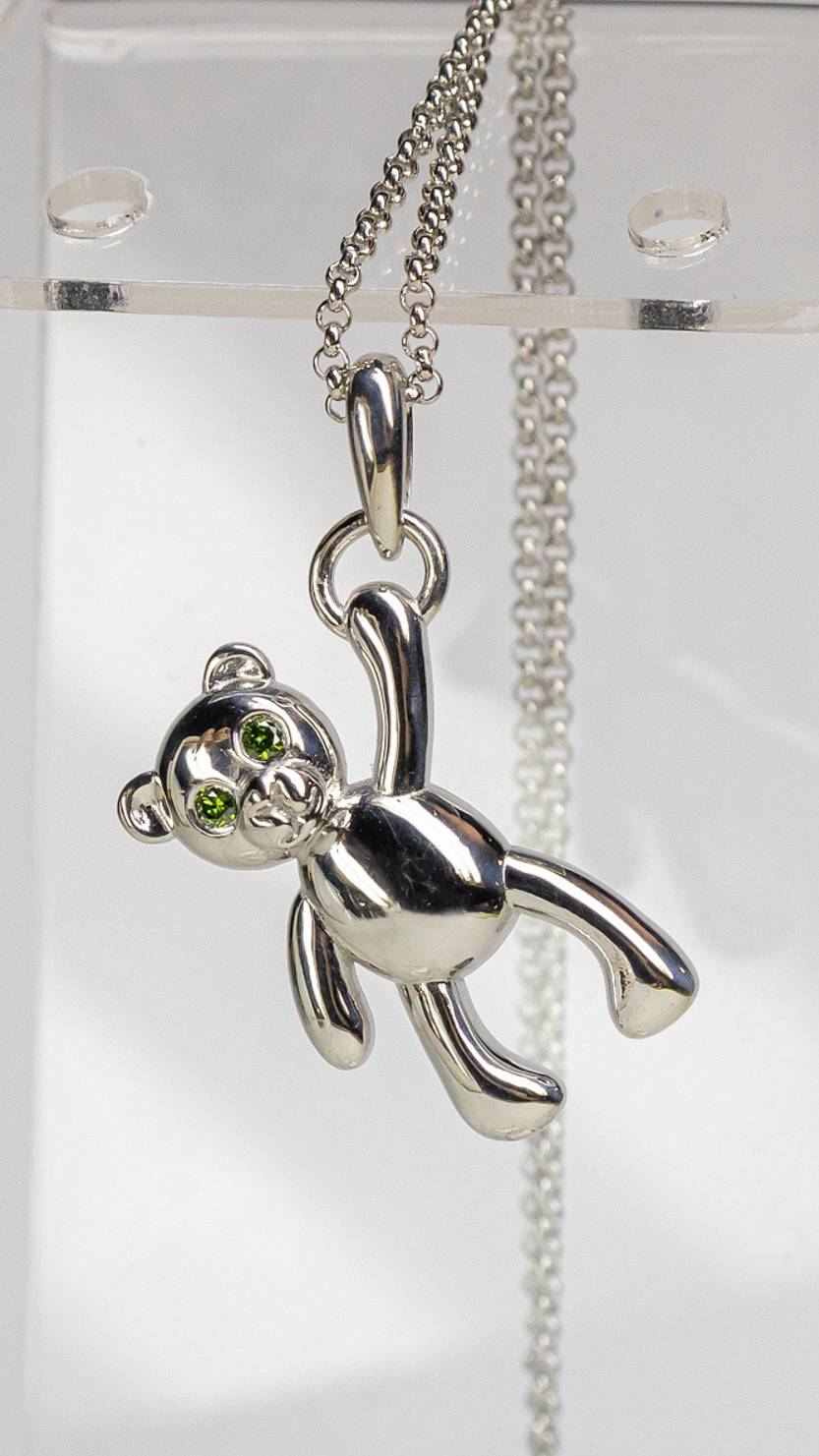 Серебряный кулон с бриллиантами "Мишка"