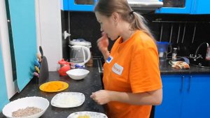 ВЛОГ ОСТАЛАСЬ ДОМА ОДНА/ПРИГОТОВИЛА САЛАТ МИМОЗА