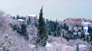 Зима пришла в Крымскую Алупку 24.12.2023 (заснеженная арт-усадьба Ландора)