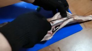 Быстро и легко разделать замороженную рыбу на филе