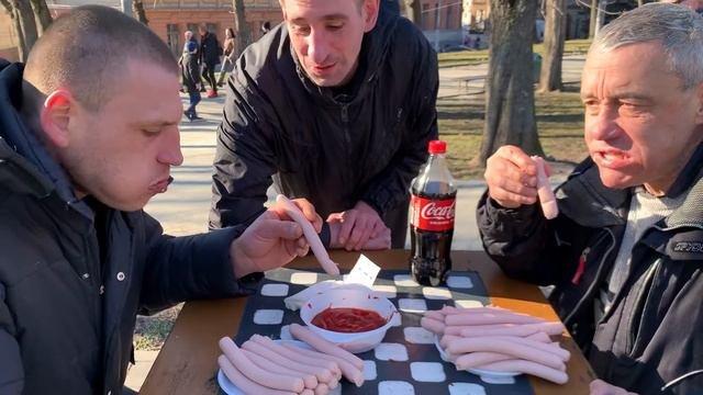 60 СОСИСОК КТО БЫСТРЕЕ СЪЕСТ ПОЛУЧИТ ДЕНЬГИ | КУШАЮ ЧЕЛЛЕНДЖ