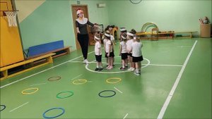 Подвижная игра "Курица и цыплята". ГБОУ Школа № 1357