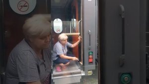 Проводник РЖД ..а нам запрещают курить
