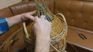 ПЛЕТЕНИЕ БУТЫЛЯ ВИННОГО. Часть 4: Оплетение верхней части. Завершение #лозоплетение