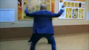 Жесть! Эксцентричный танец двух успешных бизнесменов..:))