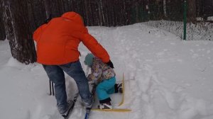 Как научить ребенка кататься на лыжах в три года