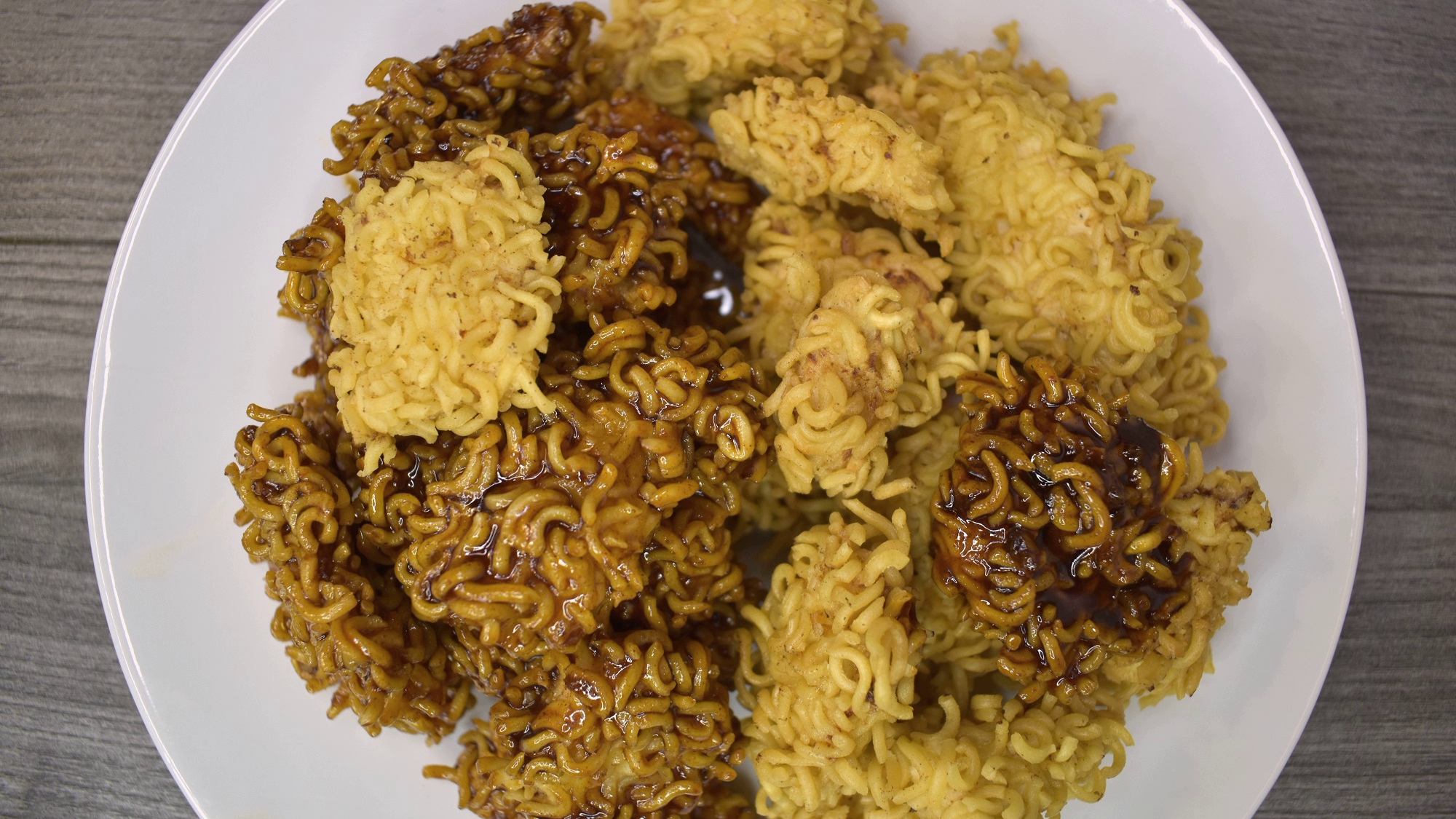 Нежная курица в хрустящей панировке из лапши (Корея)