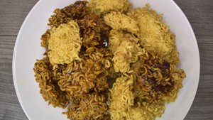 Нежная курица в хрустящей панировке из лапши (Корея)