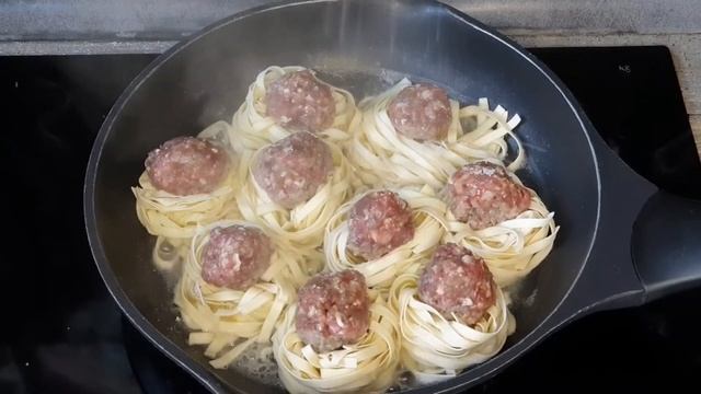 Спагетти фетучини с фрикадельками и с грибами!!!