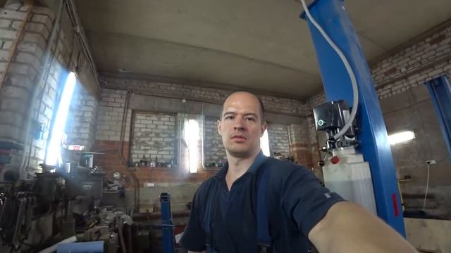 Как аккуратно разобрать задний амортизатор Harley-Davidson Съемник. смотреть онлайн