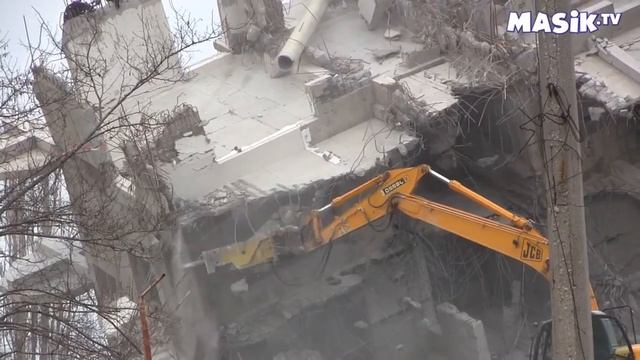 гидромолот ломает дом