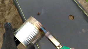 Лайфхак, как сделать отверстия в агроткани под клубнику