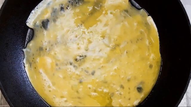 ЯИЧНАЯ ПИЦЦА на сковороде за 5 минут! Быстрый рецепт пиццы!