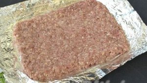 Рулет из фарша с вареными яйцами