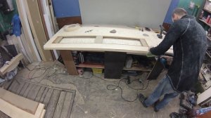 Шпонированное изголовье кровати с мягкой вставкой Veneered headboard with soft insert